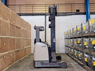 Empilhador retráctil Crown ESR 5260