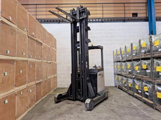 Empilhador retráctil Crown ESR 5260