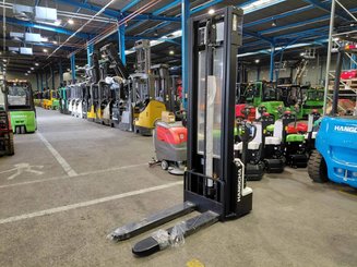 Stacker com condutor a pé Hangcha CDD15-A2MC2-ISZ