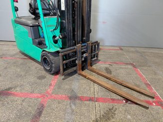 Empilhador de contrapeso 3 rodas Mitsubishi FB20NT