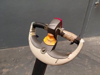Stacker com condutor a pé Crown WF3000 1.2