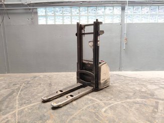 Stacker com condutor a pé Crown WF3000 1.2 - 2