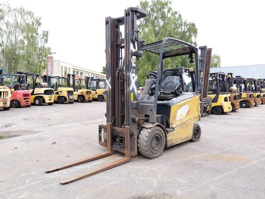 Empilhador de contrapeso 4 rodas Caterpillar EP25CN - 1