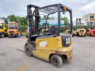Empilhador de contrapeso 4 rodas Caterpillar EP25CN