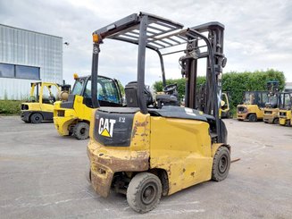 Empilhador de contrapeso 4 rodas Caterpillar EP25CN