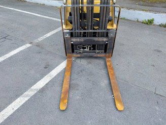 Empilhador de contrapeso 4 rodas Caterpillar GP18N