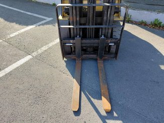 Empilhador de contrapeso 4 rodas Caterpillar GP25N