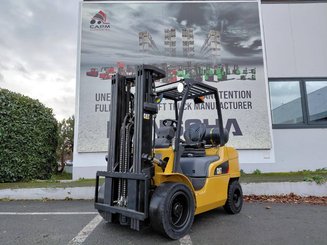 Empilhador de contrapeso 4 rodas Caterpillar GP30N