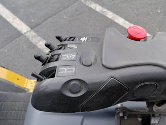 Empilhador de contrapeso 4 rodas Caterpillar GP30N