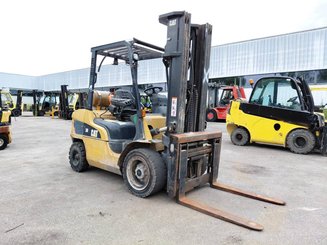 Empilhador de contrapeso 4 rodas Caterpillar GP30NTD