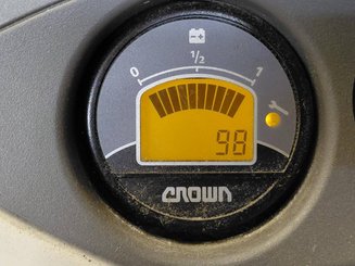 Porta-paletes eléctrico com condutor a pé Crown WP3020-2.0