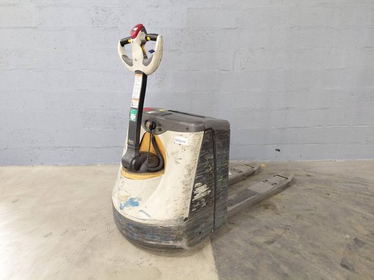 Porta-paletes eléctrico com condutor a pé Crown WP3020-2.0 - 1