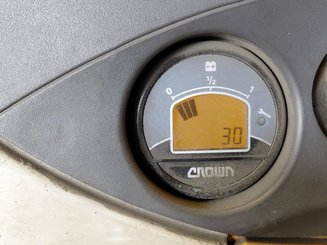 Porta-paletes eléctrico com condutor a pé Crown WP3020-2.0