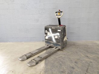 Porta-paletes eléctrico com condutor a pé Crown WP3020-2.0