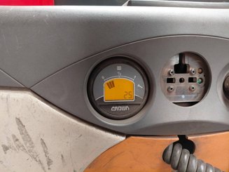 Porta-paletes eléctrico com condutor a pé Crown WP3020-2.0