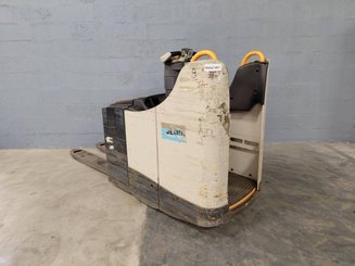 Porta-paletes eléctrico com condutor transportado Crown WT3040 2.00