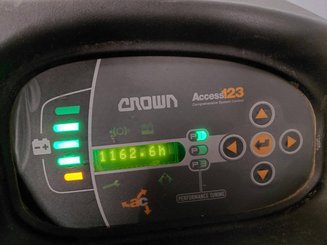 Porta-paletes eléctrico com condutor transportado Crown WT3040 2.00