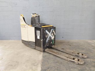 Porta-paletes eléctrico com condutor transportado Crown WT3040 2.00