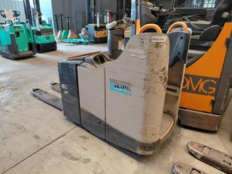 Porta-paletes eléctrico com condutor transportado Crown WT3040 2.00