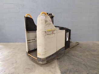 Porta-paletes eléctrico com condutor transportado Crown WT3040 2.00