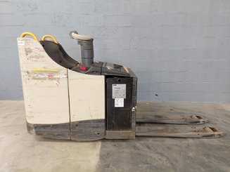 Porta-paletes eléctrico com condutor transportado Crown WT3040 2.00