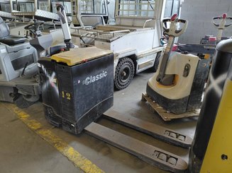 Porta-paletes eléctrico com condutor transportado Caterpillar NPV20N