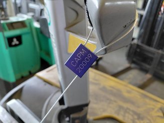 Porta-paletes eléctrico com condutor transportado Caterpillar NPV20N