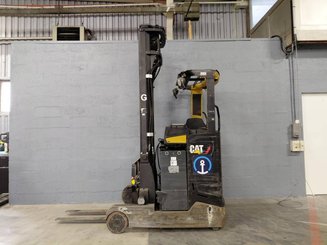 Empilhador retráctil Caterpillar NR14N