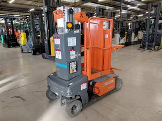 Plataforma com mastro vertical JLG TOUCAN DUO