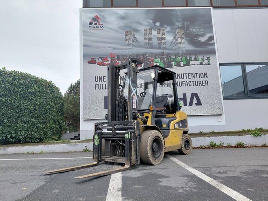 Empilhador de contrapeso 4 rodas Caterpillar GP30NTD - 1