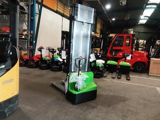 Stacker com condutor a pé Hangcha CDD15-A2MC2-ISZ