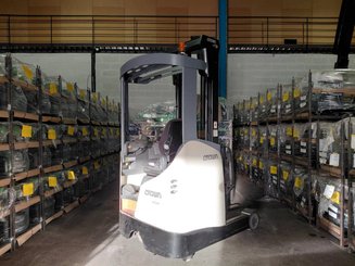 Empilhador retráctil Crown ESR5260-1.4