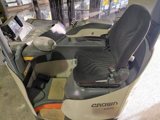 Empilhador retráctil Crown ESR5260-1.4