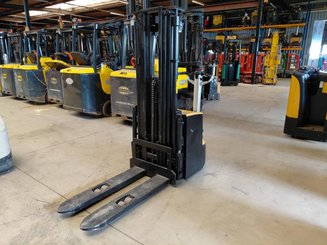 Stacker com condutor a pé Caterpillar NSP16N2