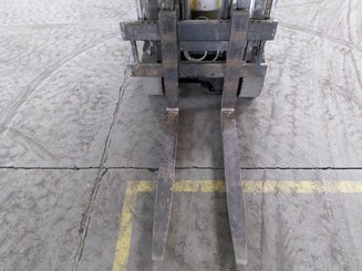 Empilhadeira para corredor estreito Aisle Master 20SE