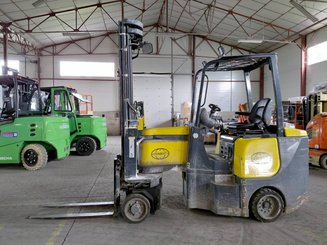 Empilhadeira para corredor estreito Aisle Master 20SE