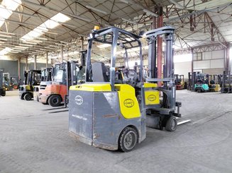 Empilhadeira para corredor estreito Aisle Master 20SE