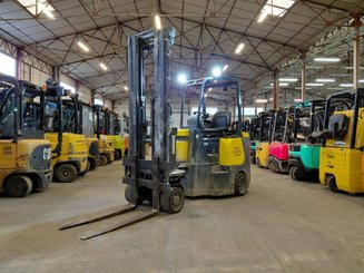 Empilhadeira para corredor estreito Aisle Master 20SE