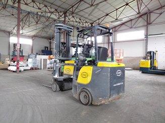 Empilhadeira para corredor estreito Aisle Master 20SE
