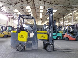 Empilhadeira para corredor estreito Aisle Master 20SE