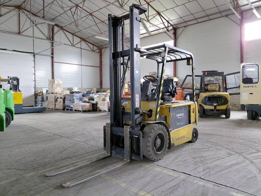 Empilhador de contrapeso 4 rodas Caterpillar EP30K - 1