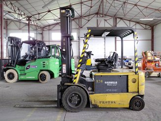 Empilhador de contrapeso 4 rodas Caterpillar EP30K
