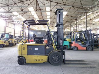 Empilhador de contrapeso 4 rodas Caterpillar EP30K
