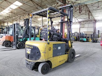 Empilhador de contrapeso 4 rodas Caterpillar EP30K