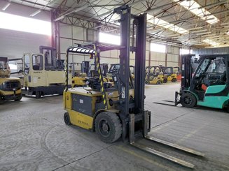Empilhador de contrapeso 4 rodas Caterpillar EP30K