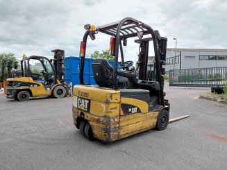 Empilhador de contrapeso 3 rodas Caterpillar EP18NT