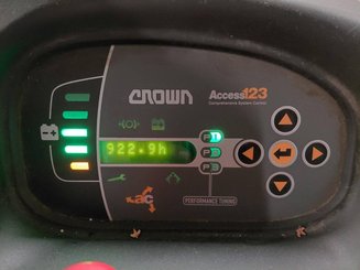 Porta-paletes eléctrico com condutor transportado Crown WT3060