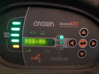 Porta-paletes eléctrico com condutor transportado Crown WT3060