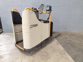 Porta-paletes eléctrico com condutor transportado Crown WT3040