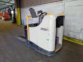 Porta-paletes eléctrico com condutor transportado Crown WT3040